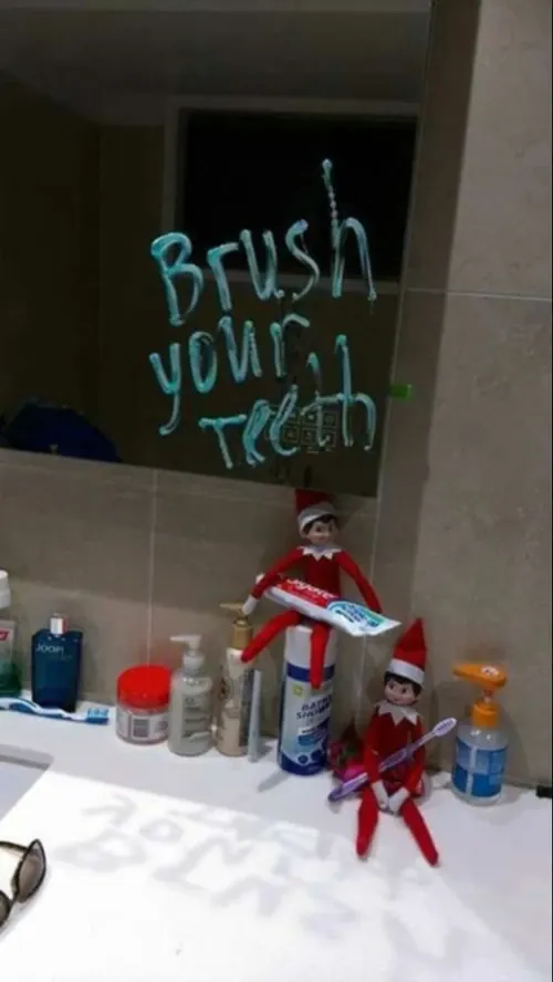 elf-on-the-shelf-toothpaste-mirror-writing