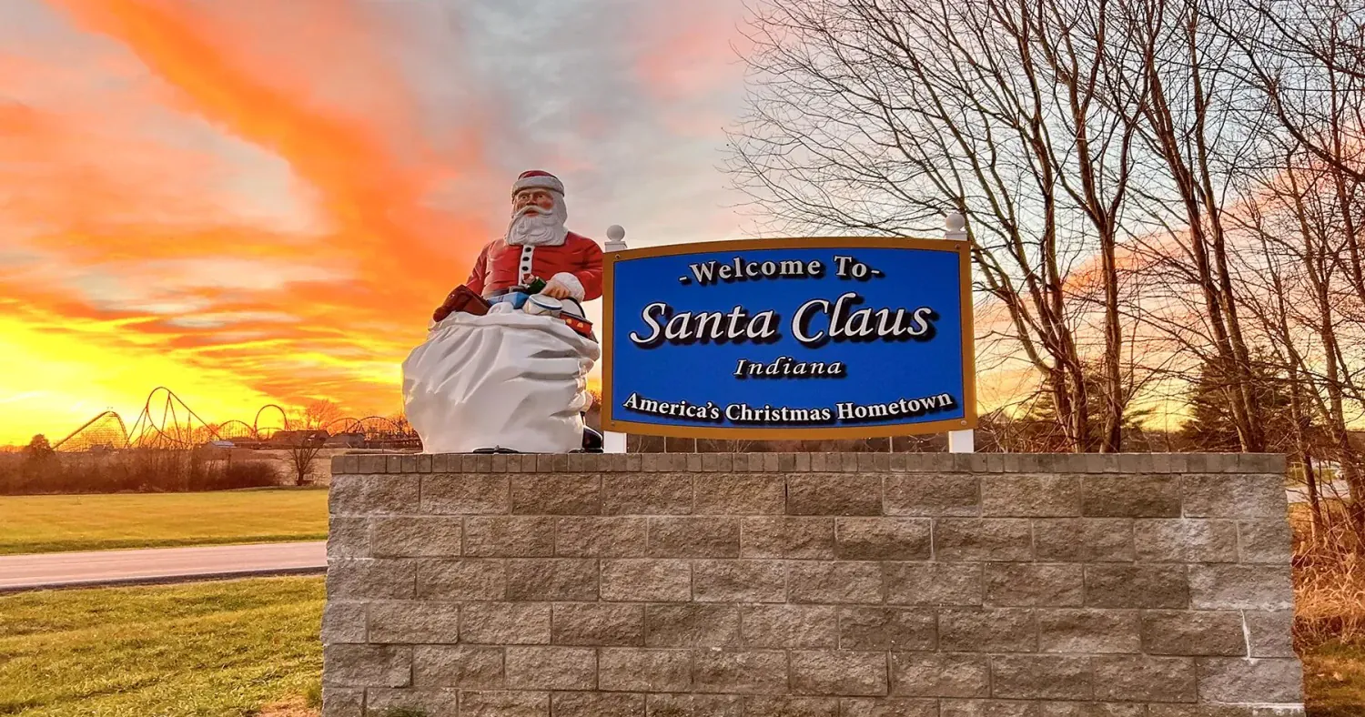 There's an all year Christmas town called Santa Claus in Indiana, US ...