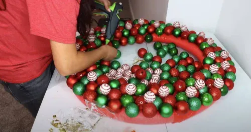 7 amazing Christmas decorations you can make with a pool noodle