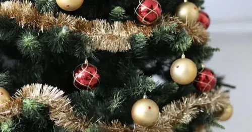 Do people use tinsel to decorate trees anymore?