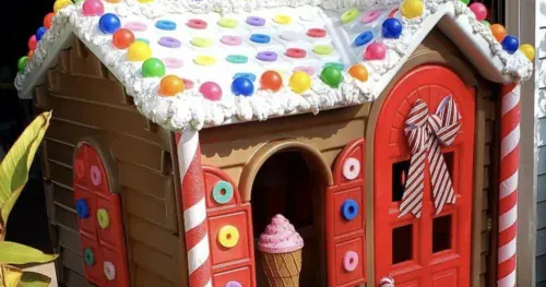 How to convert a Little Tikes playhouse into a Christmas gingerbread house