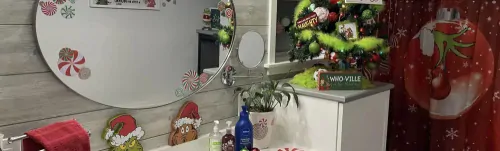 Lady gives her bathroom a splash of Grinch for Christmas